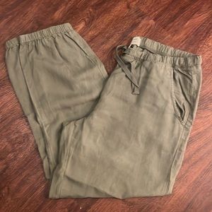 Cloth & Stone. Olive green linen pants with pockets